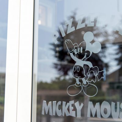 MAX76 Pizzeria Mickey Mouse ad Aprilia Campo di Carne. Pizza per tutti i gusti.