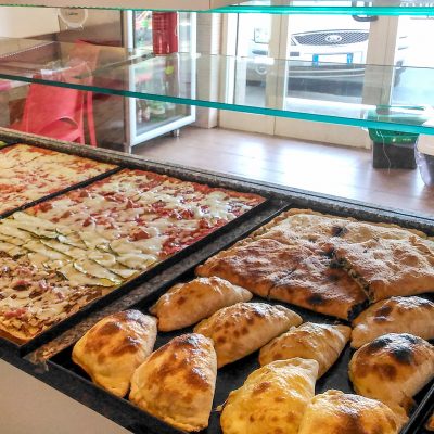 MAX76 Pizzeria Mickey Mouse ad Aprilia Campo di Carne. Pizza per tutti i gusti.